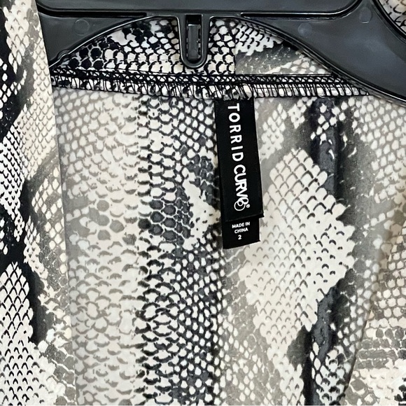 Torrid Snake Print Robe Size 2 - Picture 14 of 16